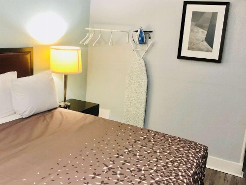 Montgomery Inn & Suites image 15