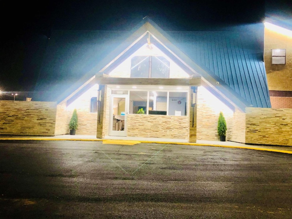 Montgomery Inn & Suites Main image