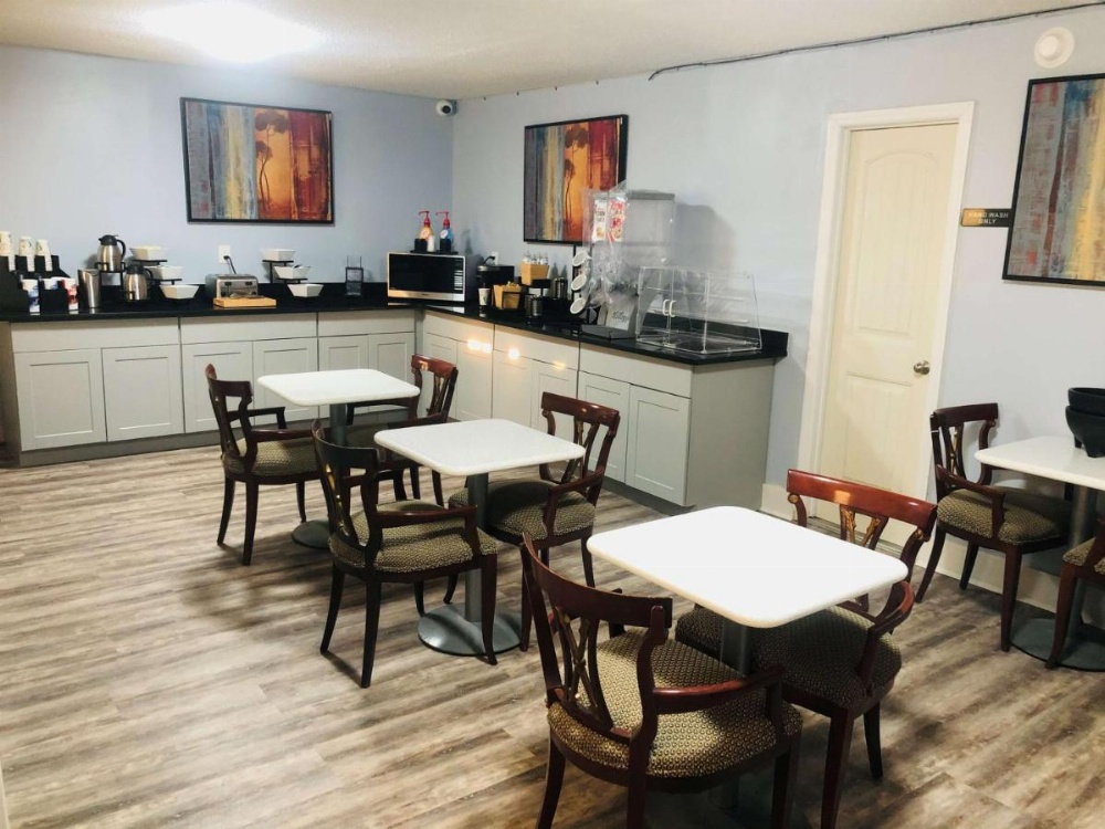 Montgomery Inn & Suites